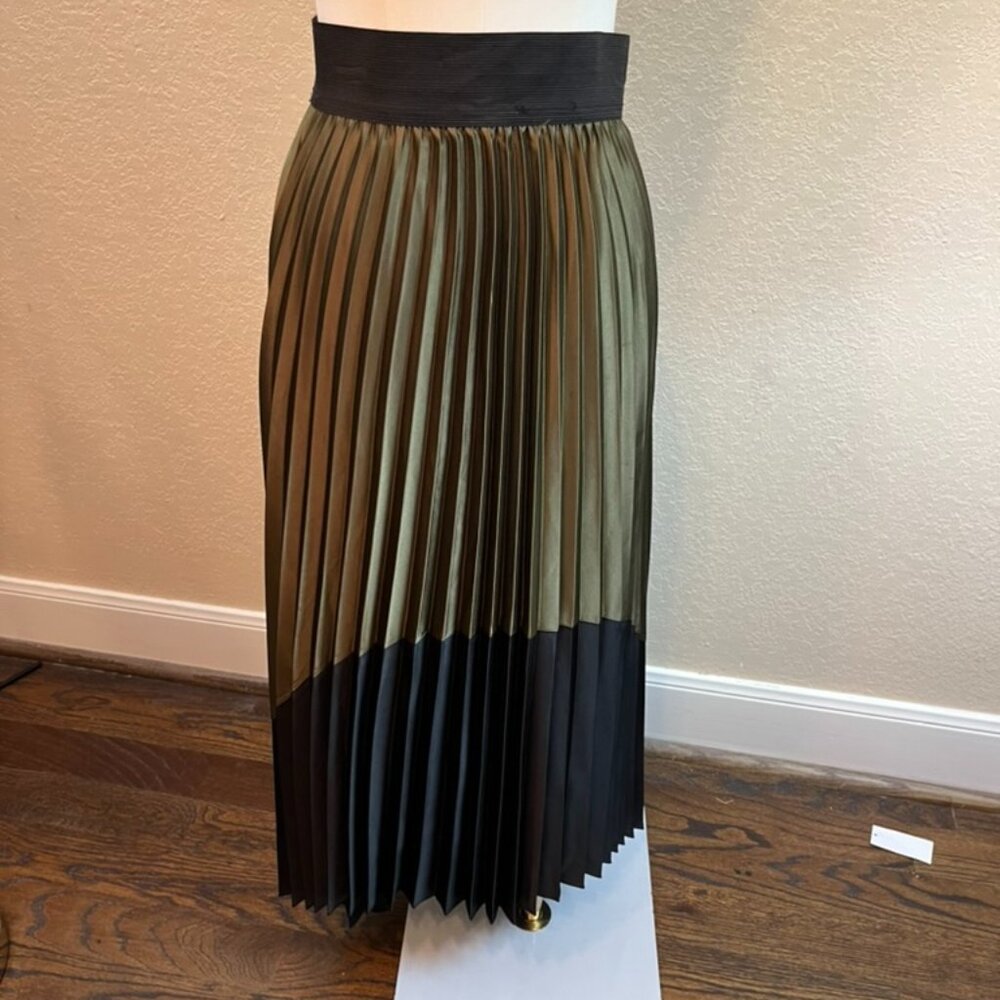 Saks Fifth Avenue Olive and Black Pleated Skirt